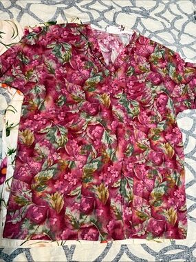 Peaches Uniforms Floral V‑Neck Scrub Tops set of 3 med cotton